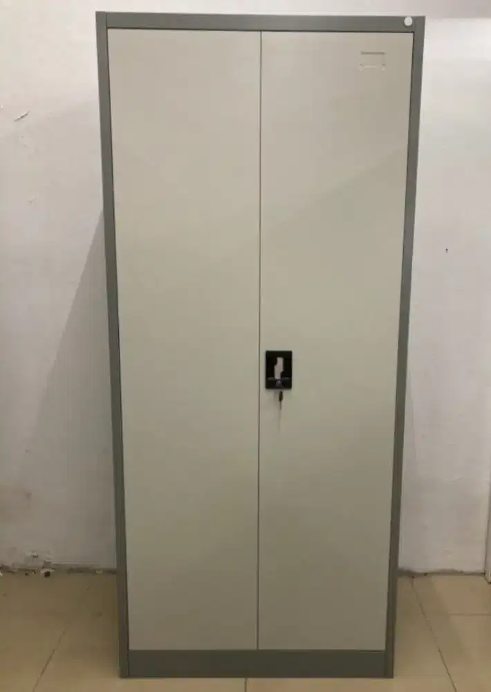 Lemari arsip bahan metal