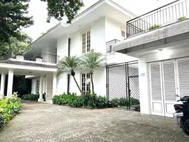 Disewakan rumah lux ada pool di Pejaten Barat