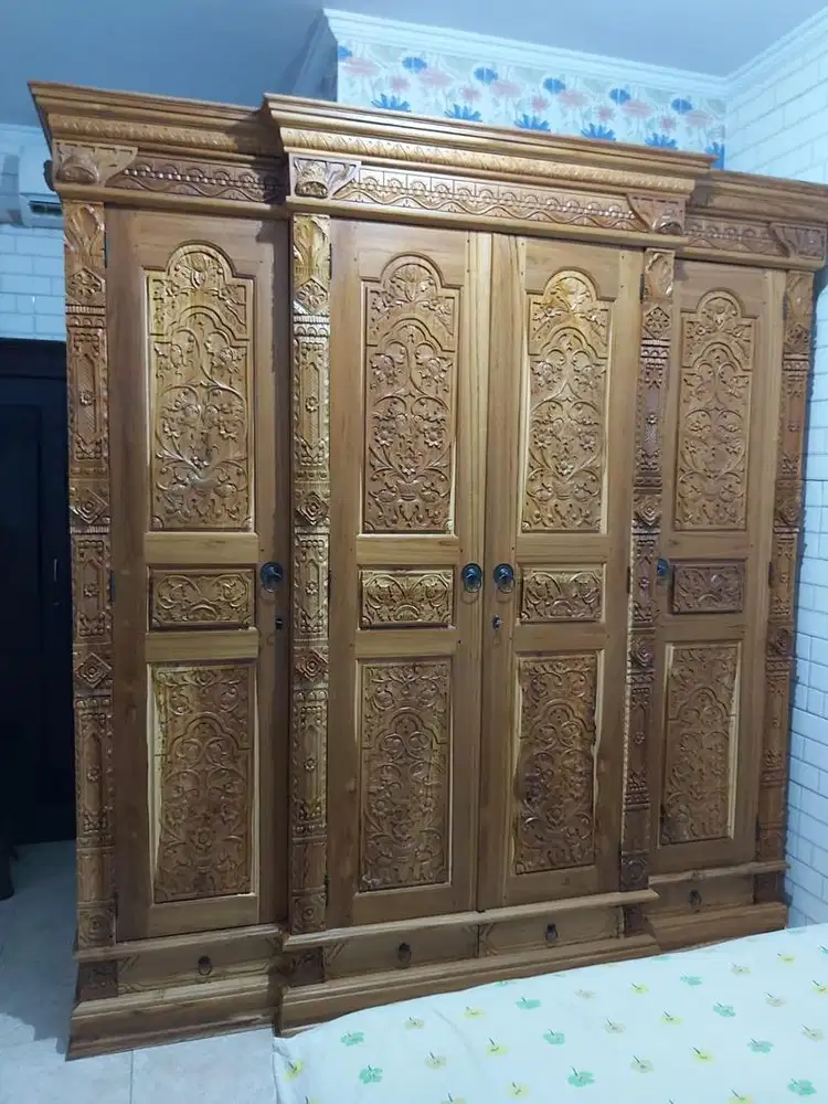Lemari Ukir Kayu Jati