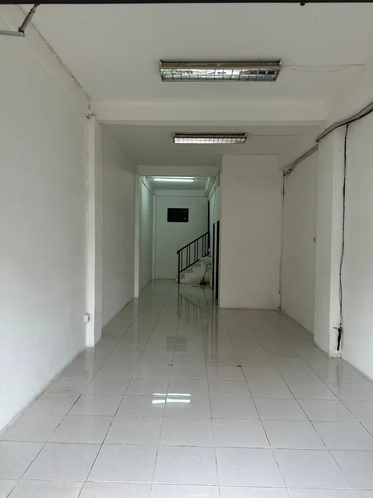Disewakan Ruko  Siap Pakai di Jl Proklamasi  - Jakarta Pusat c