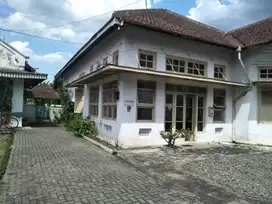 Dijual Cepat Rumah Lama Tanah Luas Samping Polres Madiun Cocok Usaha