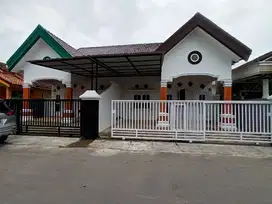RUMAH CANTIK SIAP HUNI LOKASI STRATEGIS AMAN DAN BEBAS BANJIR