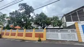 JUAL CEPAT RUMAH COCOK JADI TEMPAT USAHA ATAU KOSTAN EKSEKUTIF