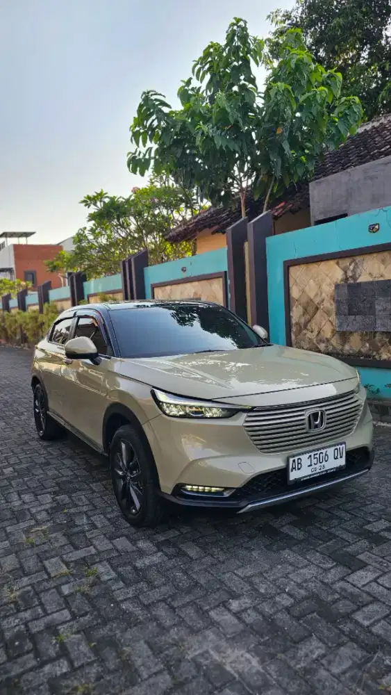 HRV 1.5 SE CVT Two Tone Istimewa