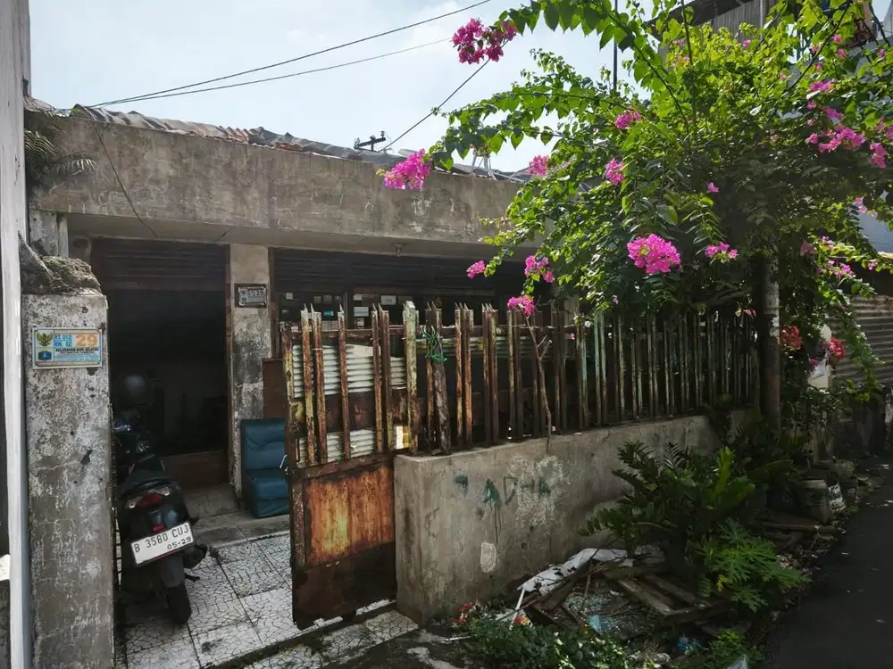 Dijual rumah tua 1.5 lantai di jl Duri selatan gang QQ, Tambora, Jkt