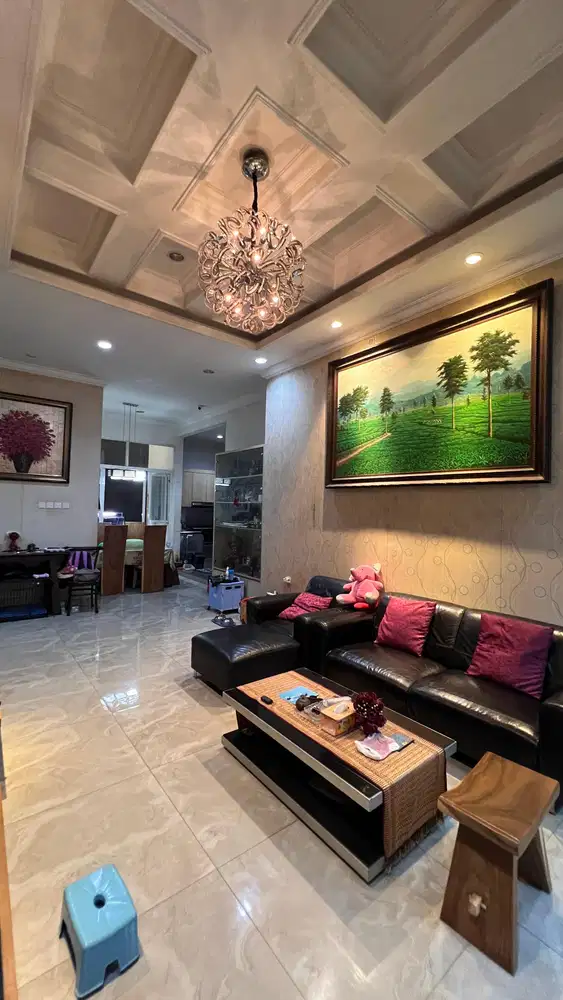 Jual Rumah Asri & Kokoh di Sunter Jaya – 3 Lantai, SHM, Bebas Banjir