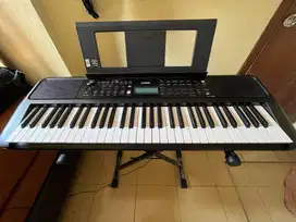 Butuh cepat dijual keyboard Yamaha PSR-E383, baru beli 1 bulan lalu.