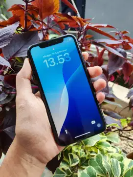 iPhone XR 64 GB hitam