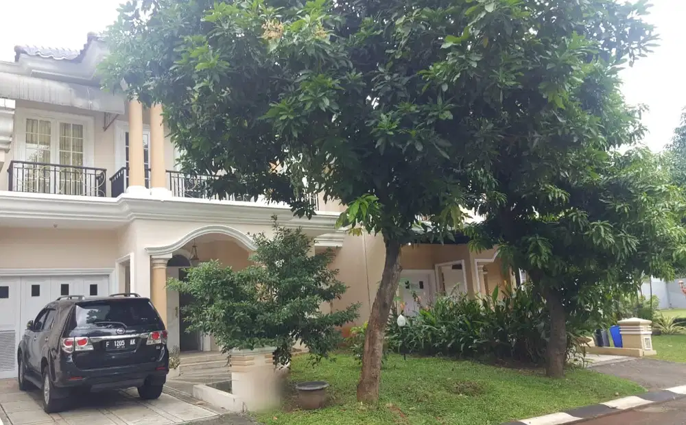 Disewakan Rumah Depan Taman Siap Huni