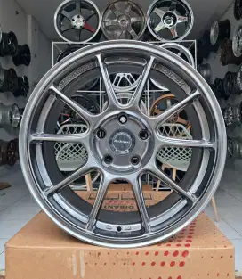 Velg Wedssport TC105X Ring 17 lebar 8
PCD. 5X114.3 ET. 38 Hyperblack