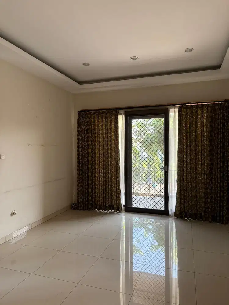Disewakan Rumah Lux Siap Huni Di Singgasana, Bandung