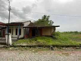 RUMAH DI DUSUN KARANGASEM, SIRNOBOYO, BENJENG GRESIK