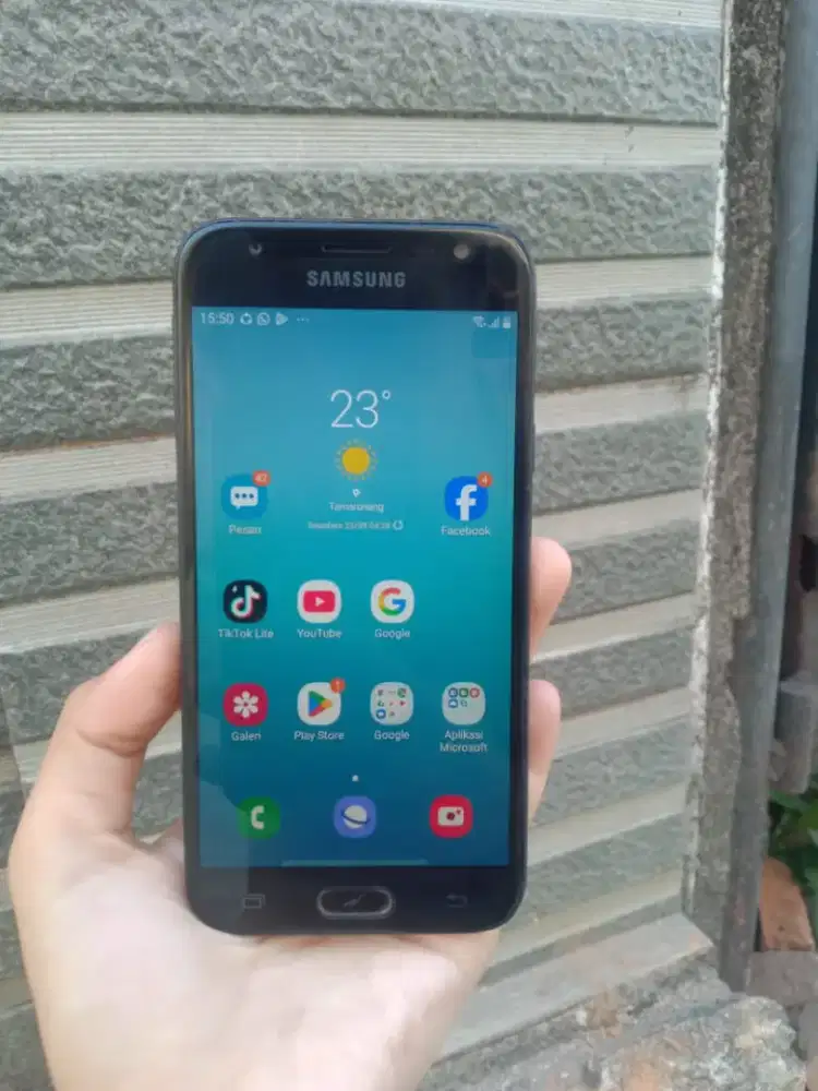 Sale samsung J3 pro ram 3/32 hp,kabel cas mulus normal kamera bening