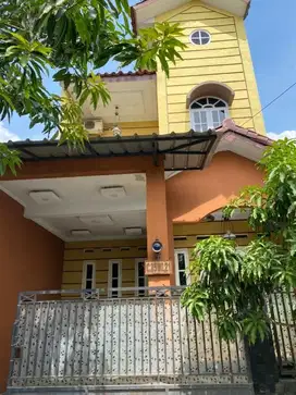 rumah dua lantai depan kampus Serang Timur