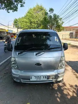 Kia Travello 2009