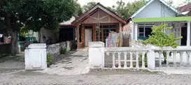 RUMAH DI KELURAHAN SEDURI, BALONGBENDO, SIDOARJO
