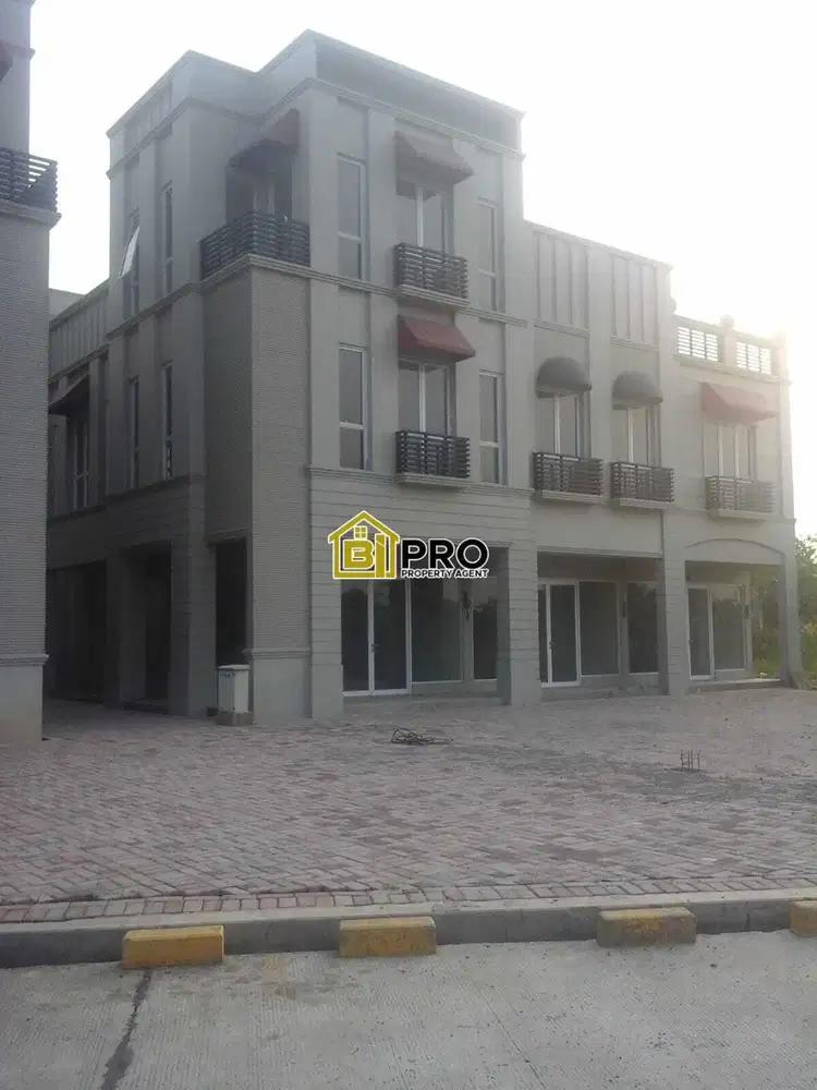 Dijual ruko 3 lantai posisi hook bukit golf cibubur