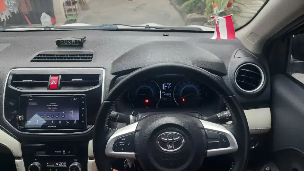 Toyota rush 2019 TRD Sportivo AT warna putih