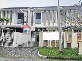 Rumah 2lantai full furnished dengan pemandangan gunung di Lawang