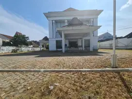 Gedung Super Strategis Eks Bank di Jalan Veteran Solo