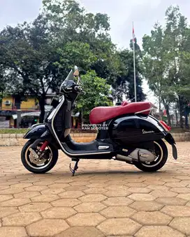 JUAL MURAH VESPA GTS 150 4V iGET ABS 2018 MULUS