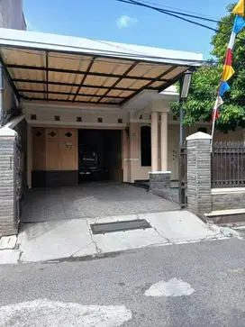 DIJUAL RUMAH DI SINDANG SARI BANDUNG TIMUR SIAP HUNI COCOK UNTUK USAHA HUNIAN DAN KANTOR !