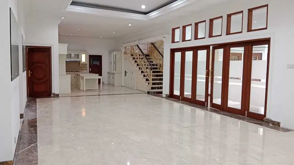 Nice and Spacious House Suitable for Office or Business at Mataram Keb Baru