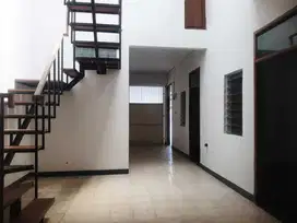 Disewakan Rumah Siap Pakai di Area Moh Ramdan Bandung