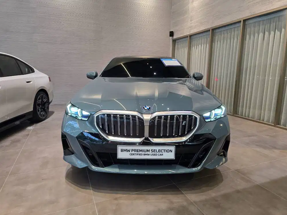 2024 BMW i5 eDrive40, Electric sedan with range 580 km !!