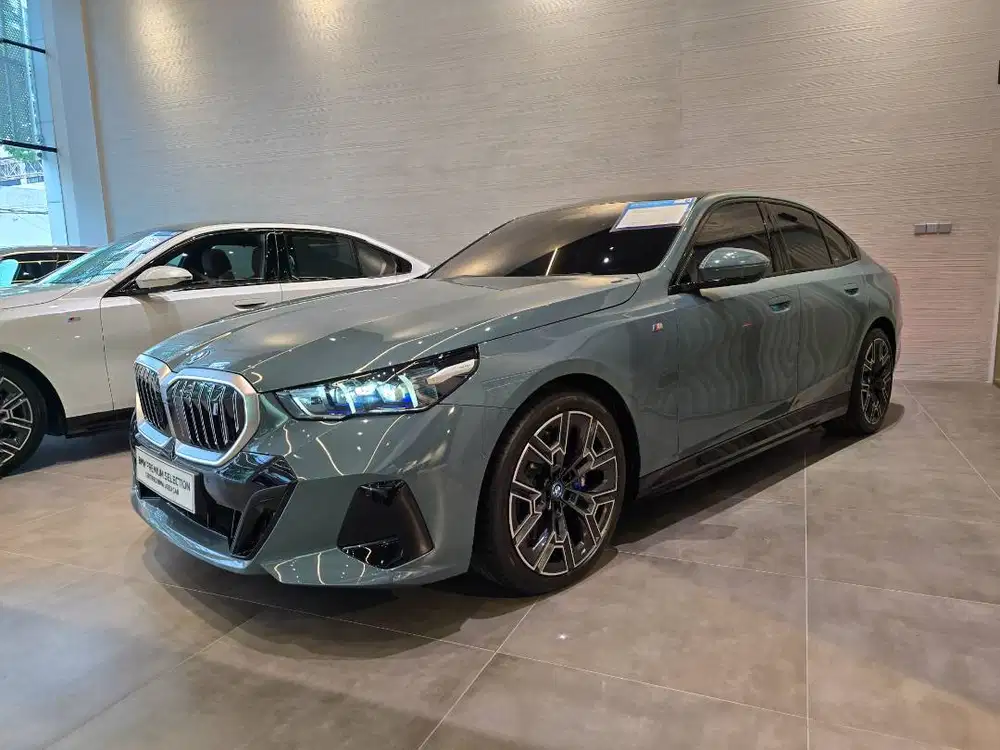 2024 BMW i5 eDrive40, Electric sedan with range 580 km !!