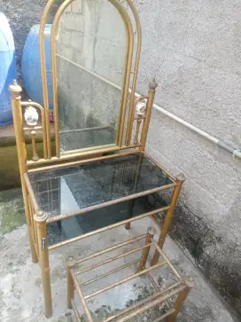 Meja rias sesuai di foto SM bangkunya