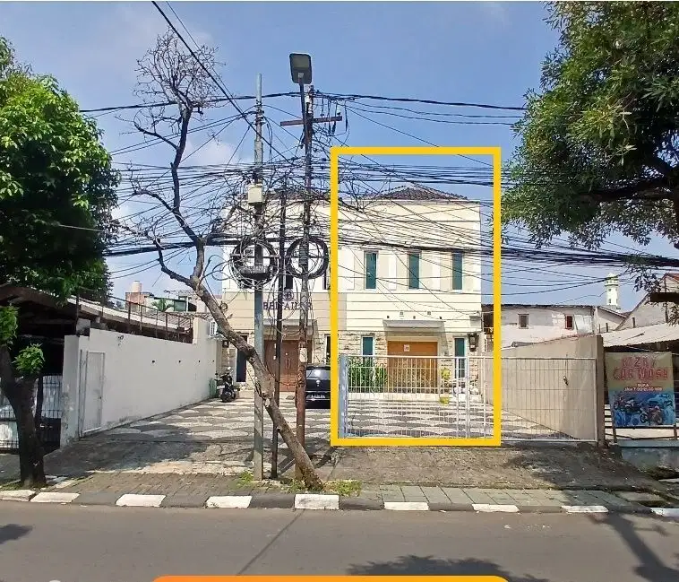 Disewakan Ruko 2,5 Lantai , Luas 200m2 di Pengadegan, Pancoran