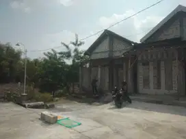 RUMAH DI KELURAHAN BETET, KEPOHBARU, BOJONEGORO