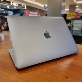 Macbook Air M1, 2020 - Grey - Ringan - Minimalis