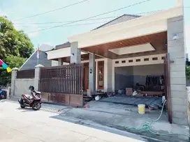 Rumah Mewah Luas 280m² Gress Garasi 4 Mobil Finishing Solo Kota