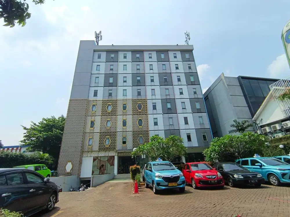 Bangunan Hotel di Jl Prof DR Soepomo Tebet Barat Jakarta Selatan