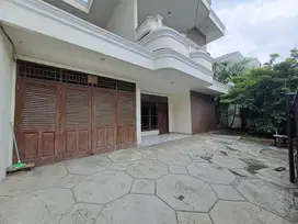 Disewa Rumah 2 lantai bagus kokoh siap huni Tebet Timur Jaksel
