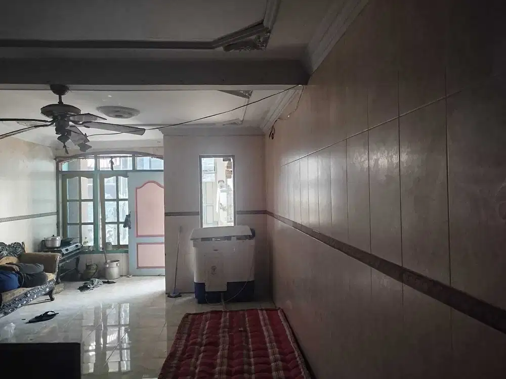 RUMAH DI KELURAHAN BUBUTAN, SURABAYA