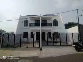 Disewakan Rumah 2 Lantai Strategis Pemda Cibinong