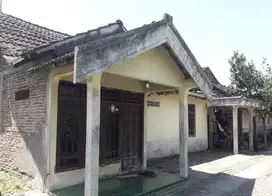 RUMAH DI KELURAHAN TANJUNG HARO, KAPAS BOJONEGORO