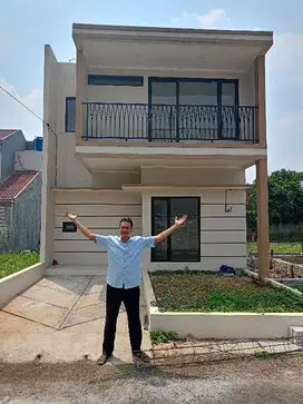 Di jual Rumah 2 Lantai Harga Termurah Lokasi Strategis Dekat Tol
