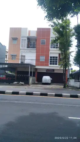 Dijual ruko baru di Jln W. Mongisidi Malalayang ukuran 7.5 x 19 M