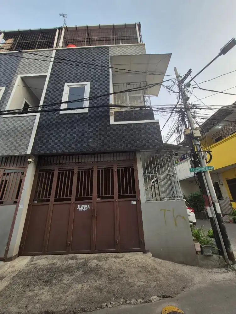 Rumah bagus siap huni 3 lantai di jelambar jakarta utara