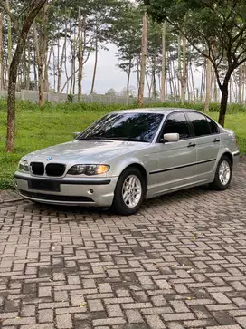 BMW 318i 2002 Bensin