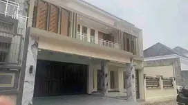 Rumah Mewah 2Lt Bangunan Kokoh Minimalis Strategis di Solo Baru
