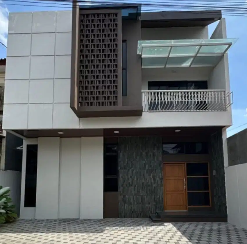 Dijual Rumah Mewah, Turun Harga, Dekat Hyatt Hotel