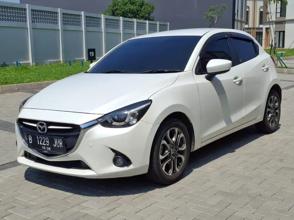 Mazda 2 R at 2016 KM 47 rb putih