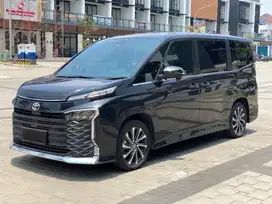 TOYOTA NEW VOXY 2.0 AT 2022