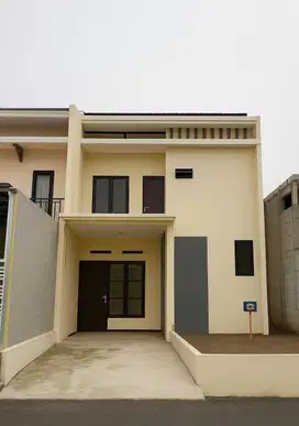 hanya disini rumah 2 lantai selangkah pinggir jalan suasananya sejuk