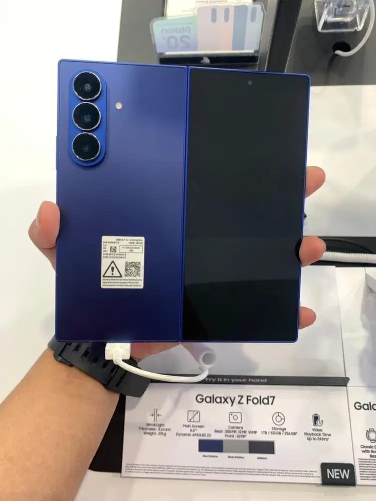 Samsung ZFold 7 12/256 Free buds Fe + adaptor ori